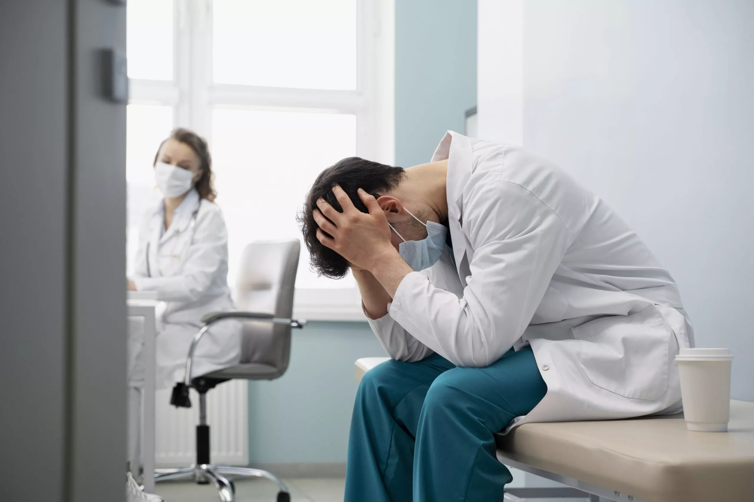 A Epidemia de Burnout em Médicos Residentes: o que a ciência revela
